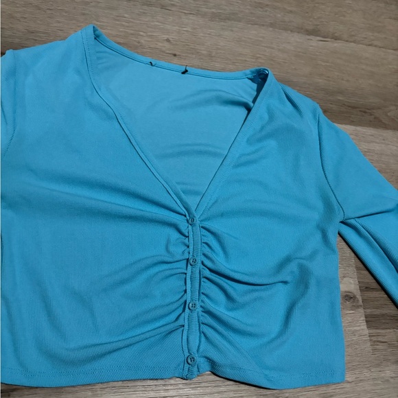 Sky blue V-neck Zara Crop Top - Picture 2 of 3